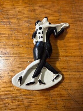 Molded Plastic Black & White Art Deco Style Dancing Couple Brooch
